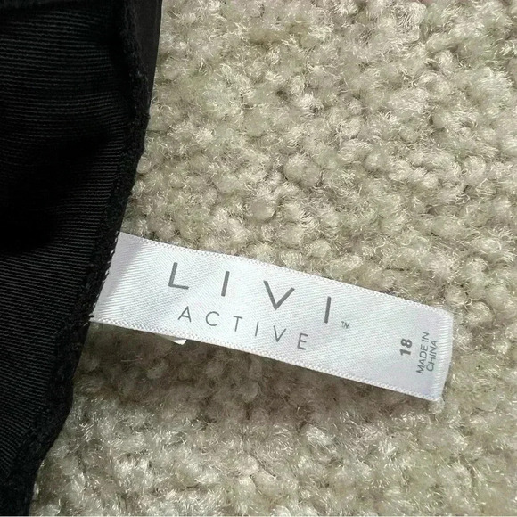 Livi Active Lane Bryant Bra Sz 18 40 D Pink Strap Back Black Low Impact Wireless - Picture 9 of 12